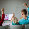 Un atelier pour réviser les maths avec trois enfants.